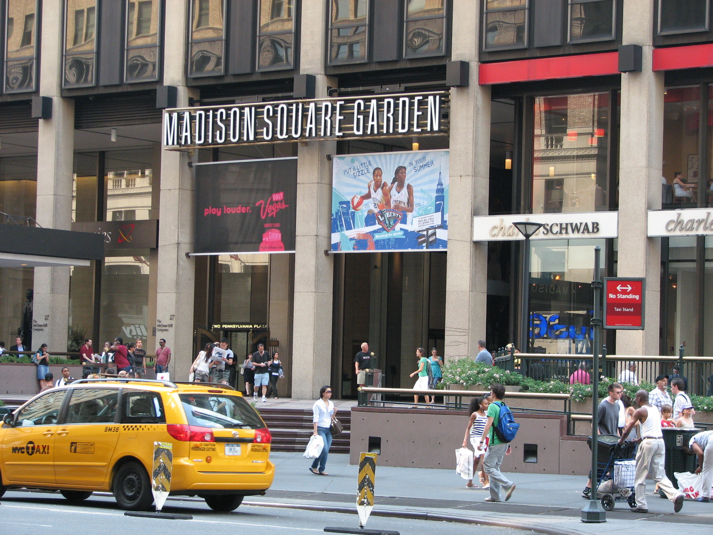 Madison Square Garden BannerDrop