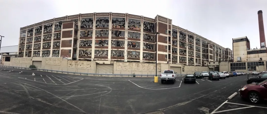 Building Wrap to Conceal Construction | Before Image