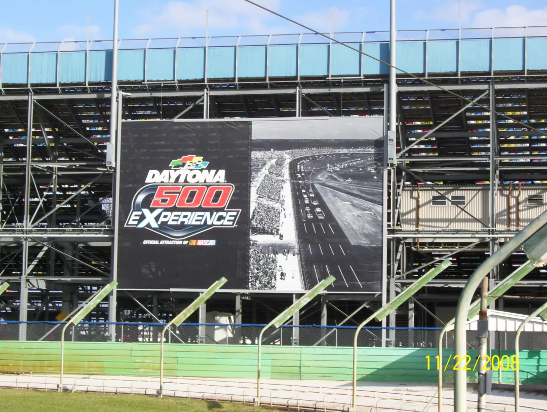 Outdoor Banners for Business | Exterior Banner Rail System