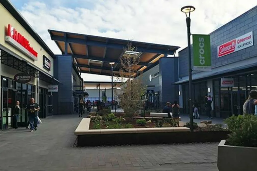 Outlet Mall Signs