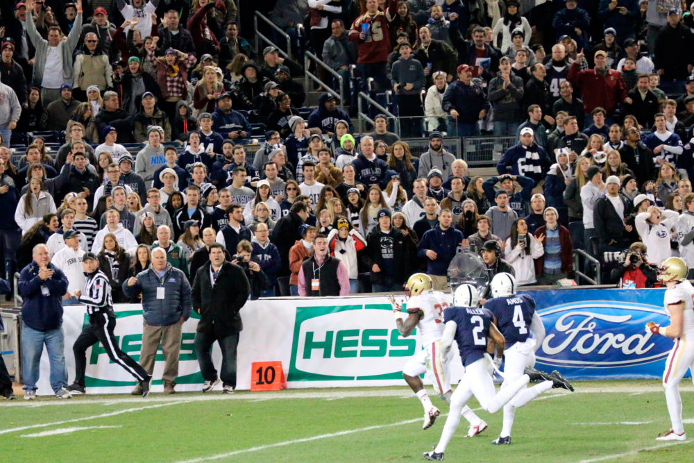 Sideline Signatures Pinstripe Bowl 2014 photo credit Arturo Pardavila III