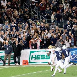 Sideline Signatures Pinstripe Bowl 2014 photo credit Arturo Pardavila III