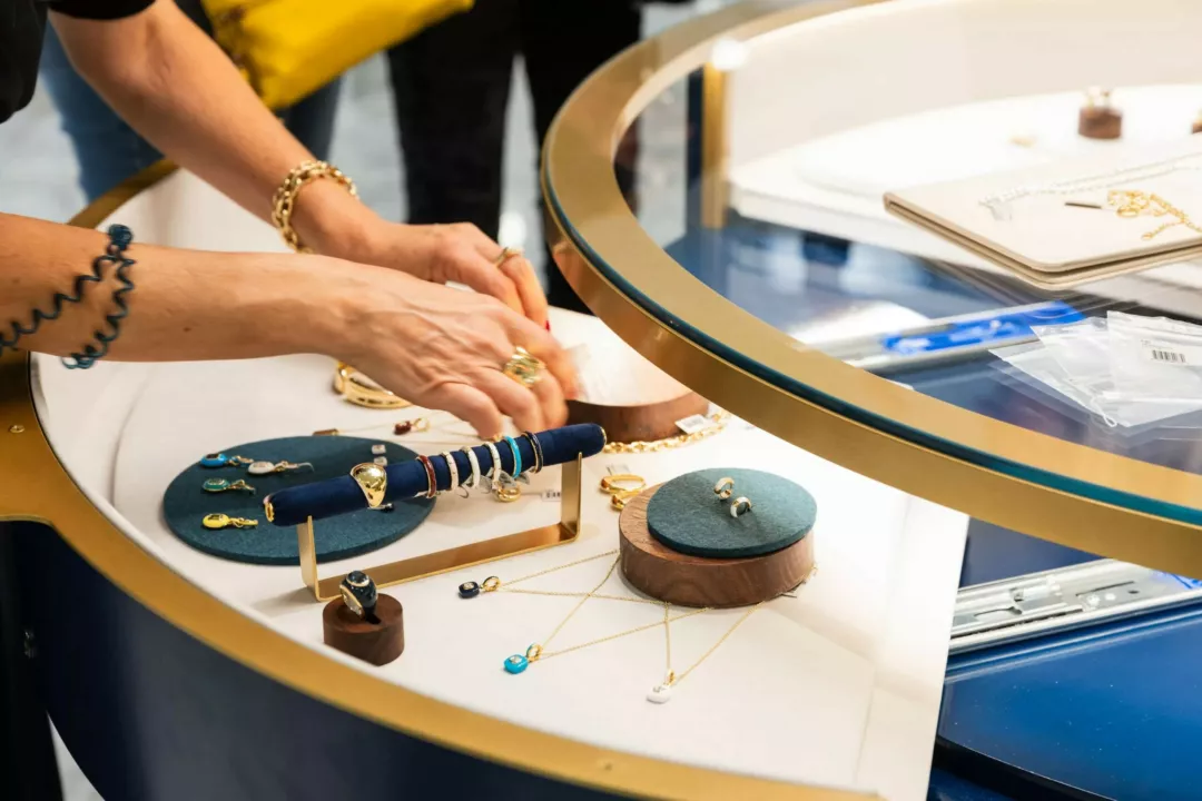 Custom Luxury Display Table | Luxury Retail Fixtures
