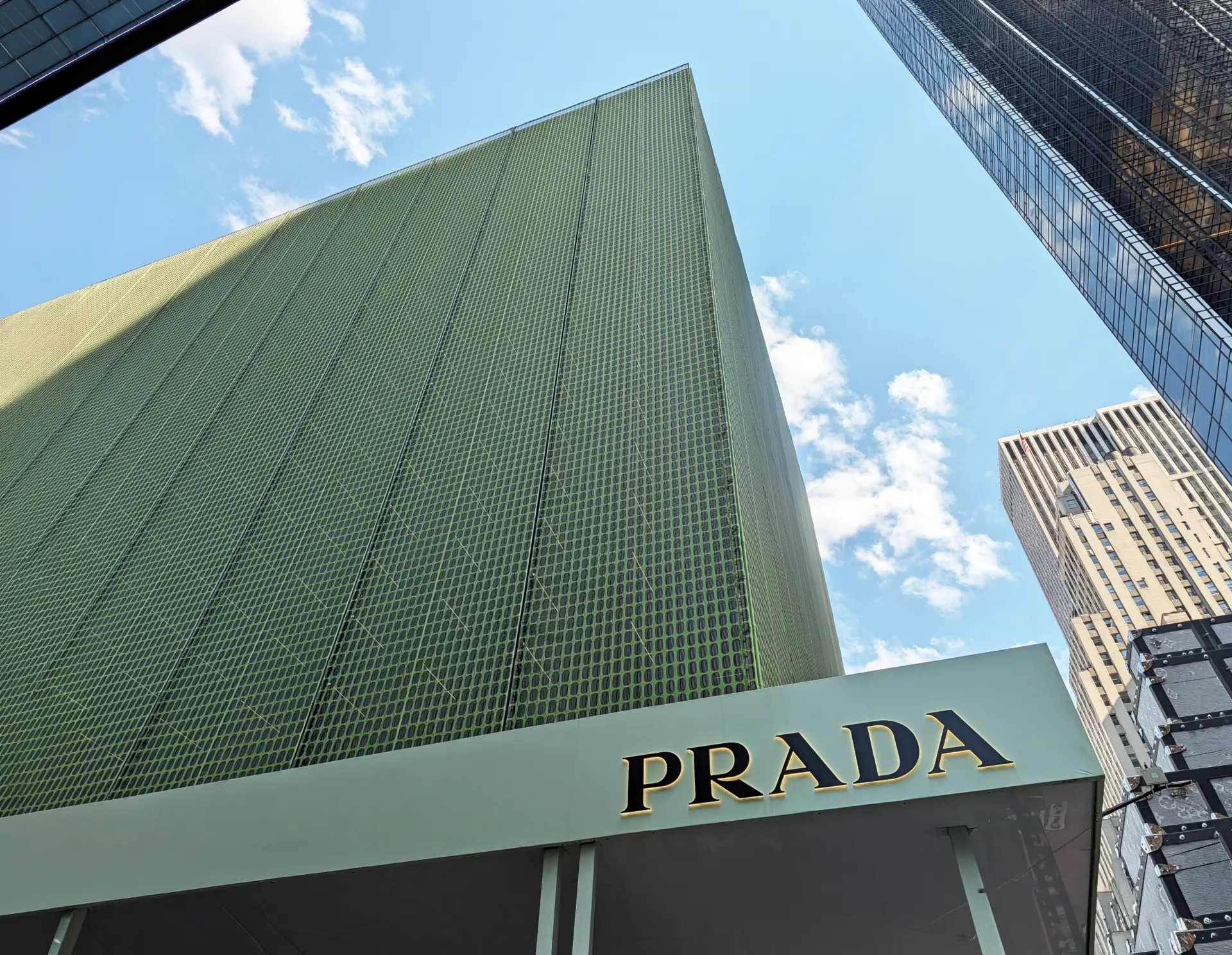 Prada Landscape Close Day Expanded Photo