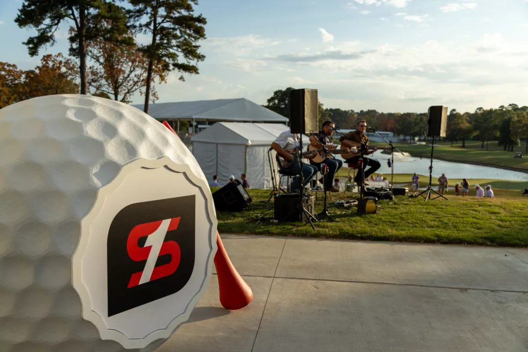 Unique Event Signage | Golf Statue